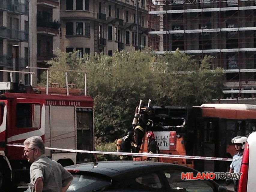 L'incendio (foto Valentina Iossa)